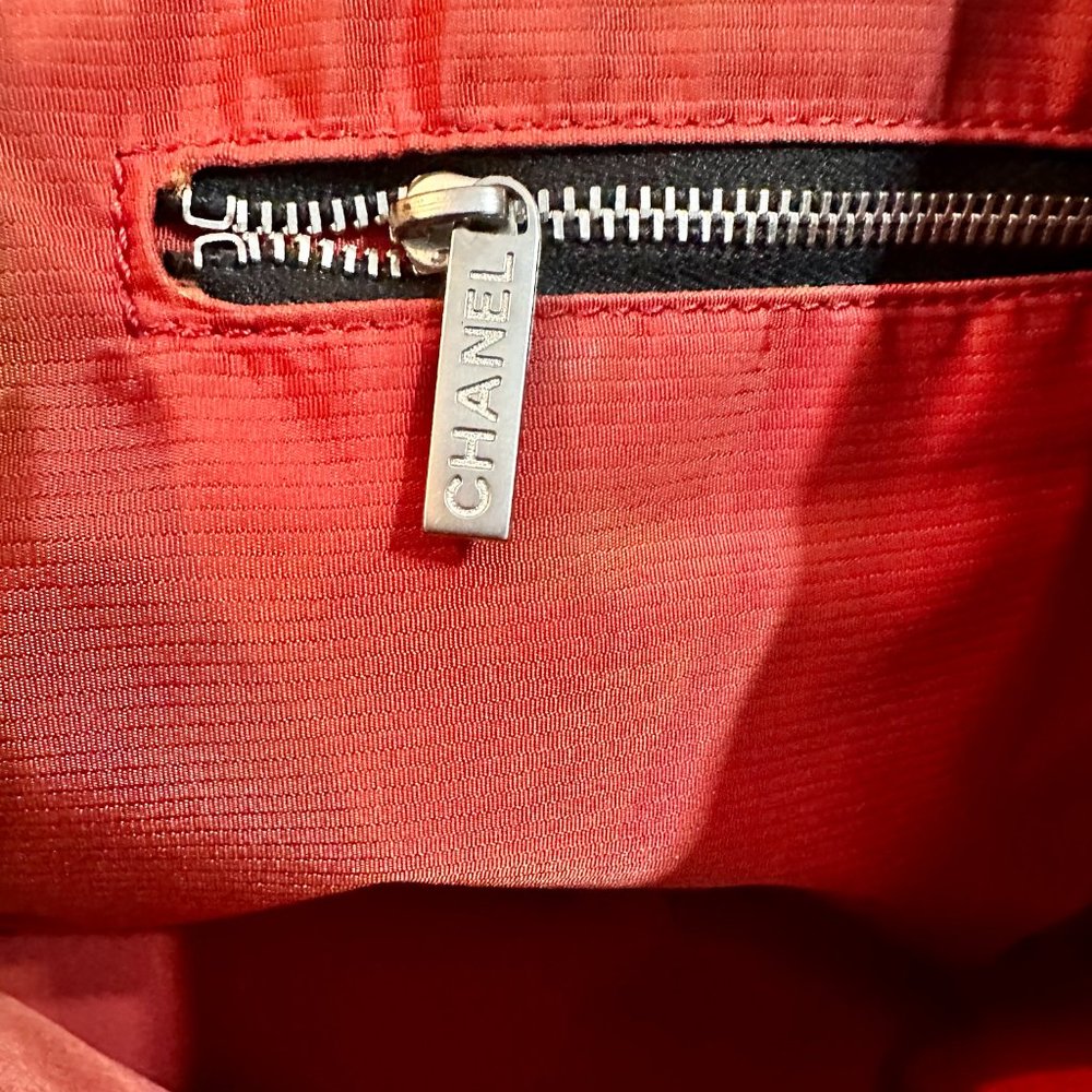 CHANEL Travel Ligne Quilted Nylon Black Tote CC - Picture 6 of 8